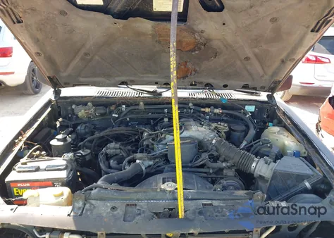 1994 Nissan Pathfinder z USA, uszkodzony, nr VIN NCS97158